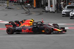 Daniel Ricciardo, Red Bull Racing RB14 and Max Verstappen, Red Bull Racing RB14 battle