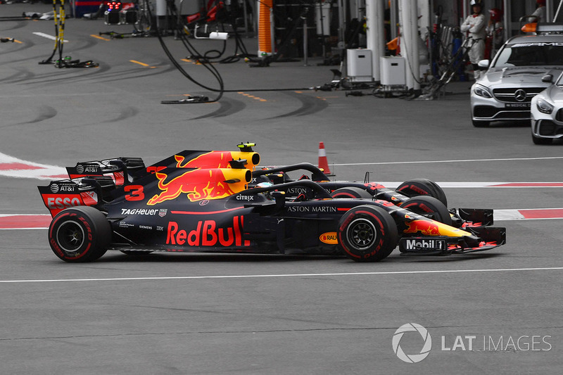 Daniel Ricciardo, Red Bull Racing RB14 and Max Verstappen, Red Bull Racing RB14 battle