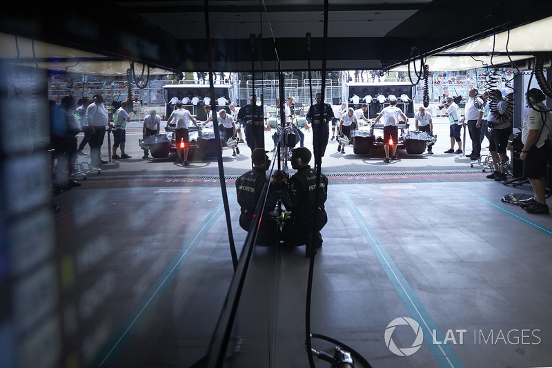 Valtteri Bottas, Mercedes AMG F1 W09, kembali ke garasi