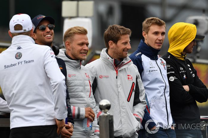 Kevin Magnussen, Haas F1, Romain Grosjean, Haas F1 and Sergey Sirotkin, Williams on the drivers parade