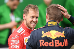 Себастьян Феттель, Ferrari, та Макс Ферстаппен, Red Bull Racing у закритому парку