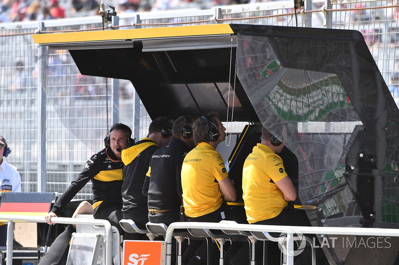 Renault Sport F1 Team pit wall gantry 