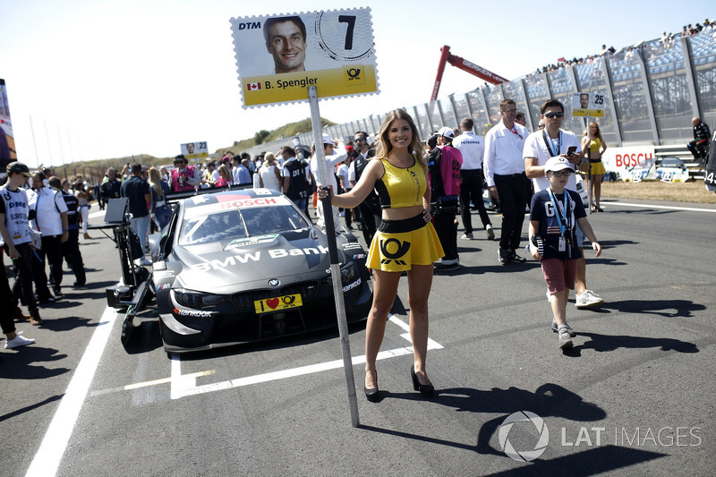 La grid girl di Bruno Spengler, BMW Team RBM