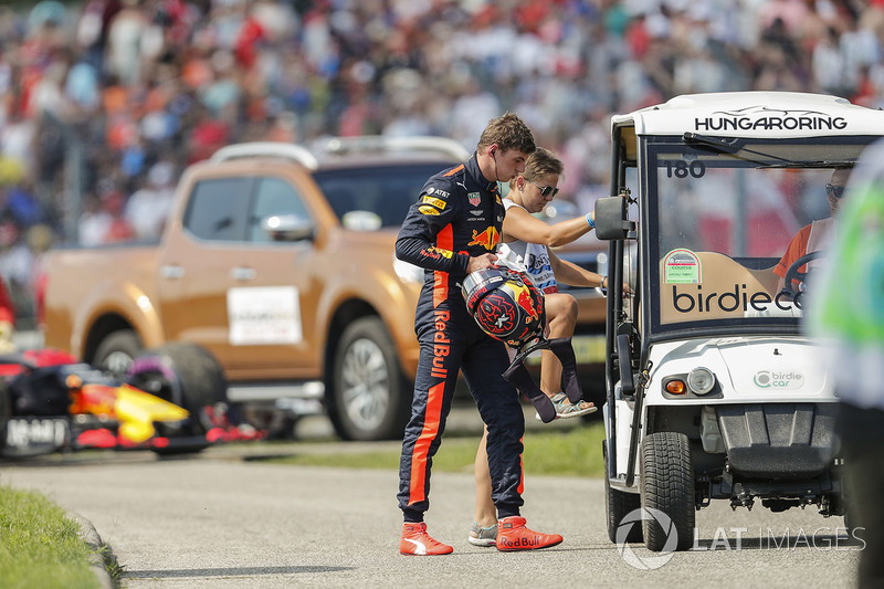 Макс Ферстаппен, Red Bull Racing, вибуває з гонки