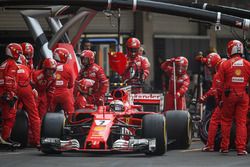 Kimi Raikkonen, Ferrari SF70H, pitstop