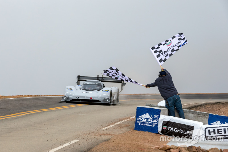 Bandera a cuadros #94 Romain Dumas, Volkswagen I.D. R Pikes Peak