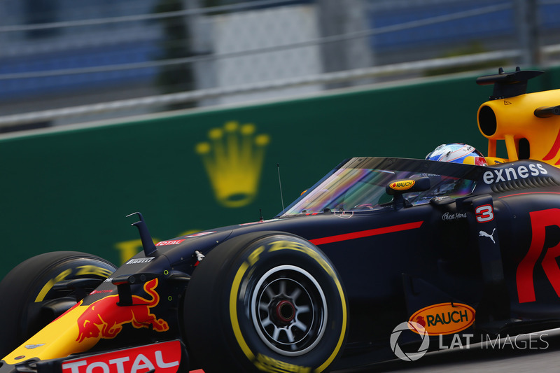 Daniel Ricciardo, Red Bull Racing RB12 con l'aeroscreen