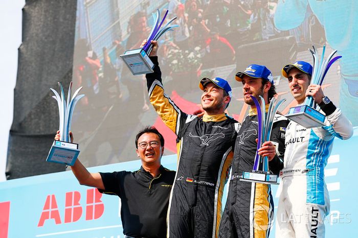 Podio: Ivan Yim, Director Techeetah, segundo lugar Andre Lotterer, Techeetah, primer lugar Jean-Eric Vergne, Techeetah, segundo lugar Sébastien Buemi, Renault e.Dams