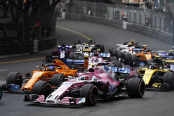 Esteban Ocon, Force India VJM11, Fernando Alonso, McLaren MCL33, Carlos Sainz Jr., Renault Sport F1 Team R.S. 18, Sergio Perez, Force India VJM11, startta
