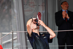 Podyum: Adrian Newey, Red Bull Racing, shoey