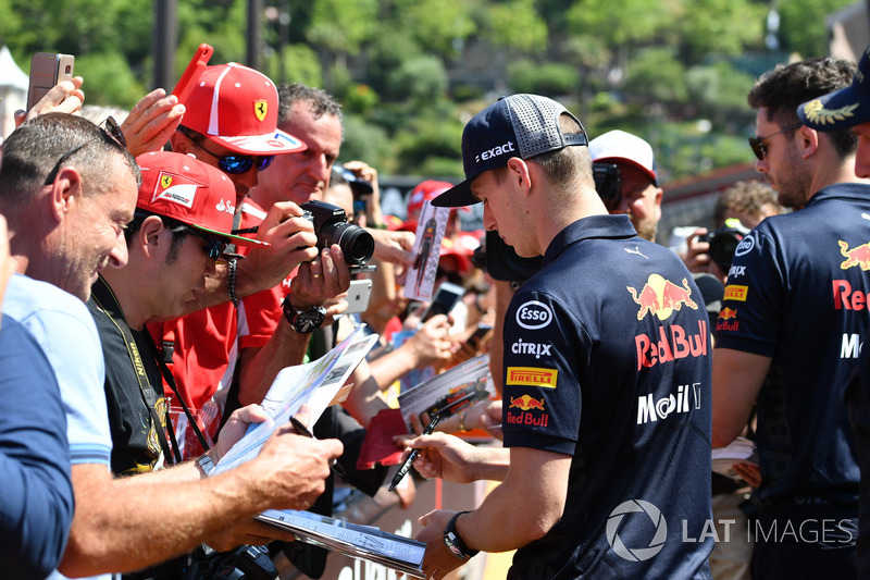 Max Verstappen, Red Bull Racing signs autographs for the fans