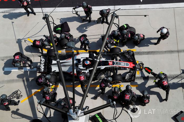 Romain Grosjean, Haas F1 Team VF-18 en pitstop