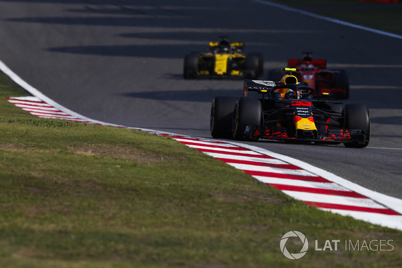 Max Verstappen, Red Bull Racing RB14 Tag Heuer, Sebastian Vettel, Ferrari SF71H, and Nico Hulkenberg, Renault Sport F1 Team R.S. 18