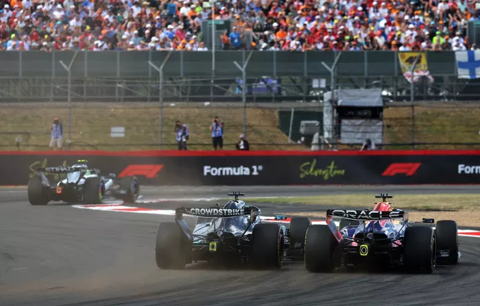 Max Verstappen, Red Bull Racing, George Russell, Mercedes