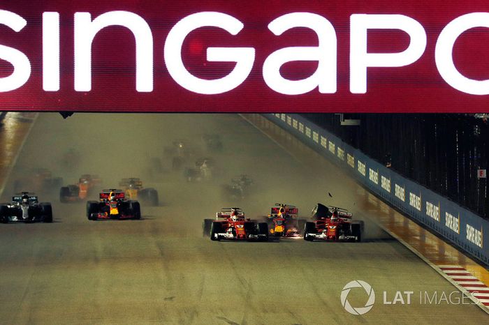 Sebastian Vettel, Ferrari SF70H leads at the start of the race and the cars of Kimi Raikkonen, Ferrari SF70H and Max Verstappen, Red Bull Racing RB13 crash after colliding