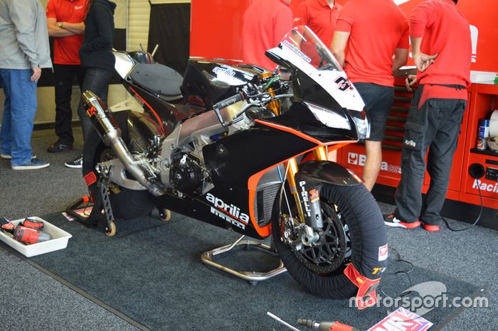La moto de Lorenzo Savadori, Milwaukee Aprilia World Superbike team