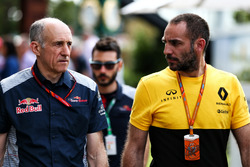 Franz Tost, team principal Scuderia Toro Rosso avec Cyril Abiteboul, directeur général Renault Sport F1