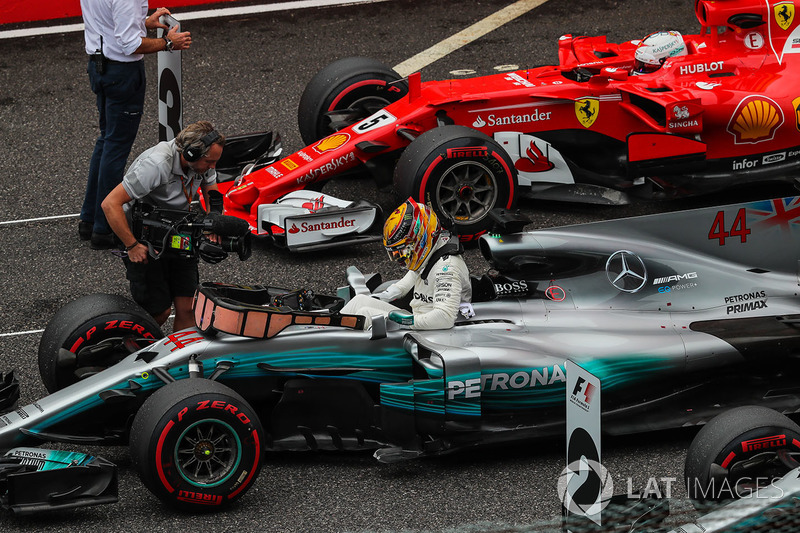 Lewis Hamilton, Mercedes-Benz F1 W08 arrives to celebrate in parc ferme