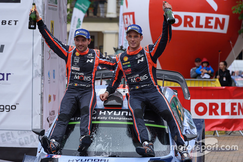 I vincitori Thierry Neuville, Nicolas Gilsoul, Hyundai Motorsport