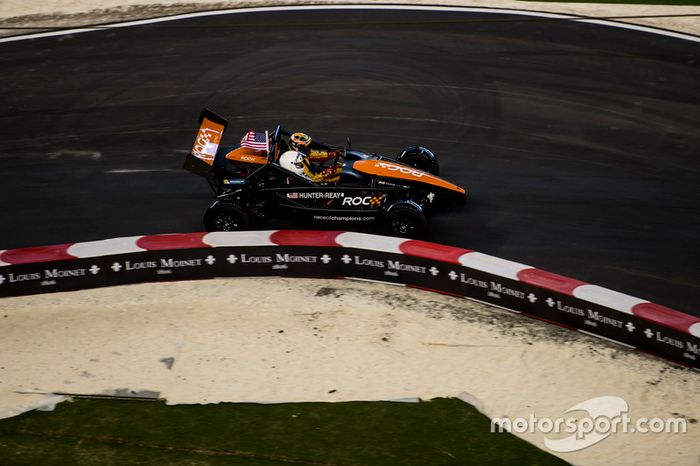 Team USA IndyCar Ryan Hunter-Reay, condcue el Ariel Atom Cup