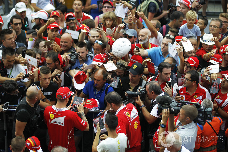 Sebastian Vettel, Ferrari signs autographs for the fans