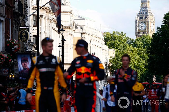 St Stevens Tower, Big Ben, detrás de Nico Hulkenberg, Renault Sport F1 Team, Max Verstappen, Red Bull