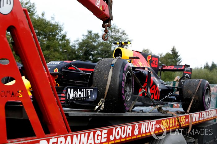 El coche de Max Verstappen, Red Bull Racing RB13 después de abandonar la carrera