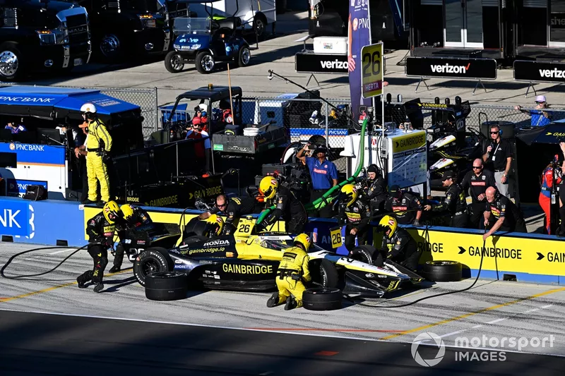 Colton Herta, Andretti Global w/ Curb-Agajanian Honda, pit stop
