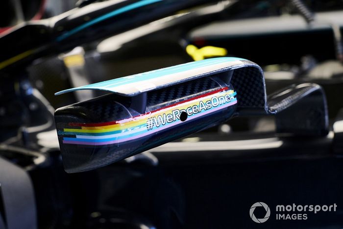 El mensaje #WeRaceAsOne en el coche de Lewis Hamilton, Mercedes F1 W11