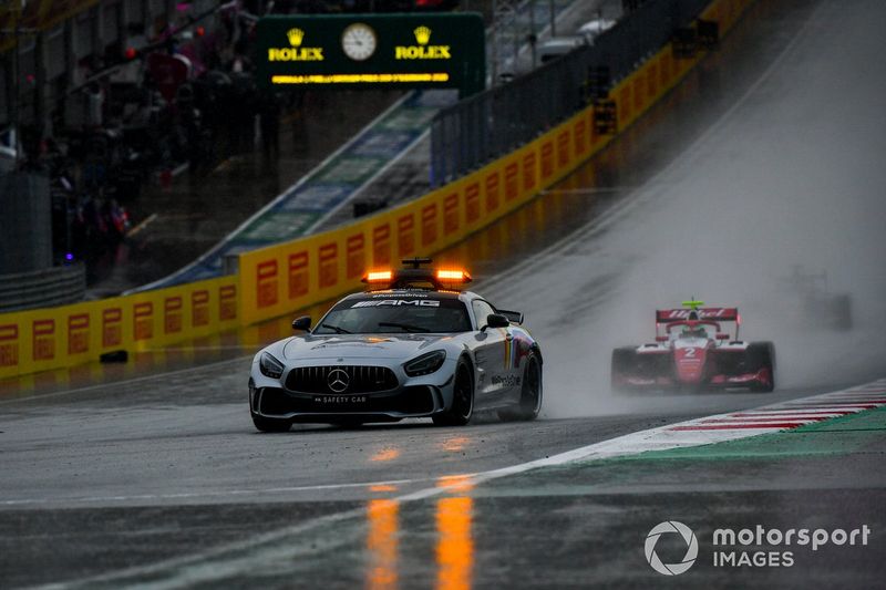 El Safety Car delante de Frederik Vesti, Prema Racing 
