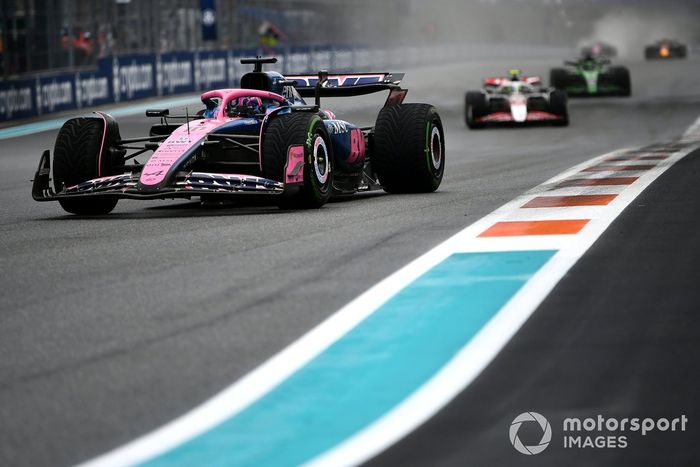 Pierre Gasly, Alpine, Oliver Bearman, Haas F1 Team