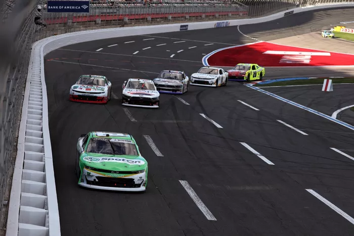 Jeb Burton, Jordan Anderson Racing Chevrolet, Josh Bilicki, DGM Racing Chevrolet