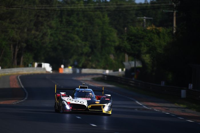#20 BMW M Team WRT BMW M Hybrid V8: René Rast, Robin Frijns, Sheldon Van Der Linde