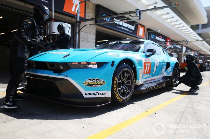 #77 Proton Competition Ford Mustang LMGT3: Ryan Hardwick, Zacharie Robichon, Ben Barker