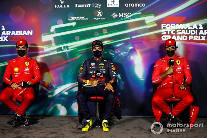 Charles Leclerc, Ferrari, el hombre de la pole Sergio Pérez, Red Bull Racing, Carlos Sainz Jr.