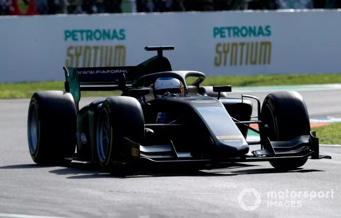 Jean Alesi testa i nuovi pneumatici della Pirelli da 18 inch per la prossima stagione in F2
