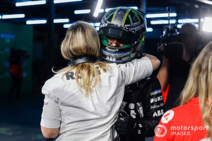 Lucas di Grassi, Venturi Racing, 1ª posición, celebra en el Parc Ferme 