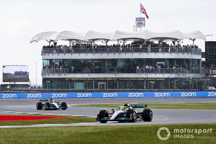 Lewis Hamilton, Mercedes W13, George Russell, Mercedes W13