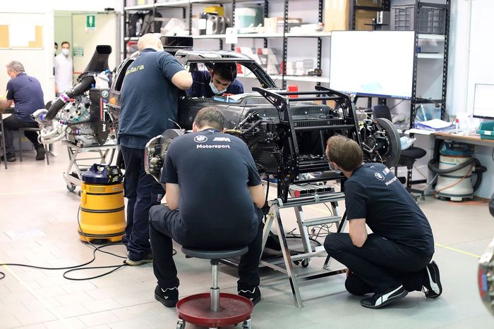 BMW M Hybrid V8, Dallara workshop