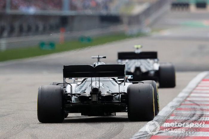 Valtteri Bottas, Mercedes AMG W10. y Lewis Hamilton, Mercedes AMG F1 W10
