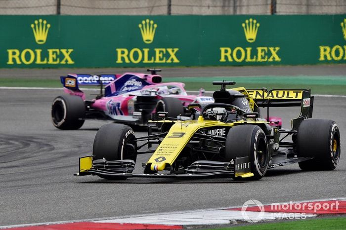 Daniel Ricciardo, Renault F1 Team R.S.19, Sergio Perez, Racing Point RP19