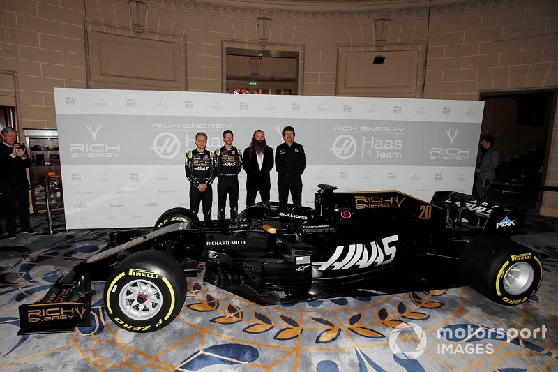Kevin Magnussen, Haas F1 Team, Romain Grosjean, Haas F1 Team, William Storey, CEO Rich Energy e Guenther Steiner, Team Principal, Haas F1