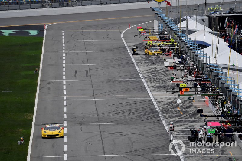#3 Corvette Racing Corvette C7.R, GTLM: Ян Магнуссен, Антоніо Гарсія, Майк Рокенфеллер