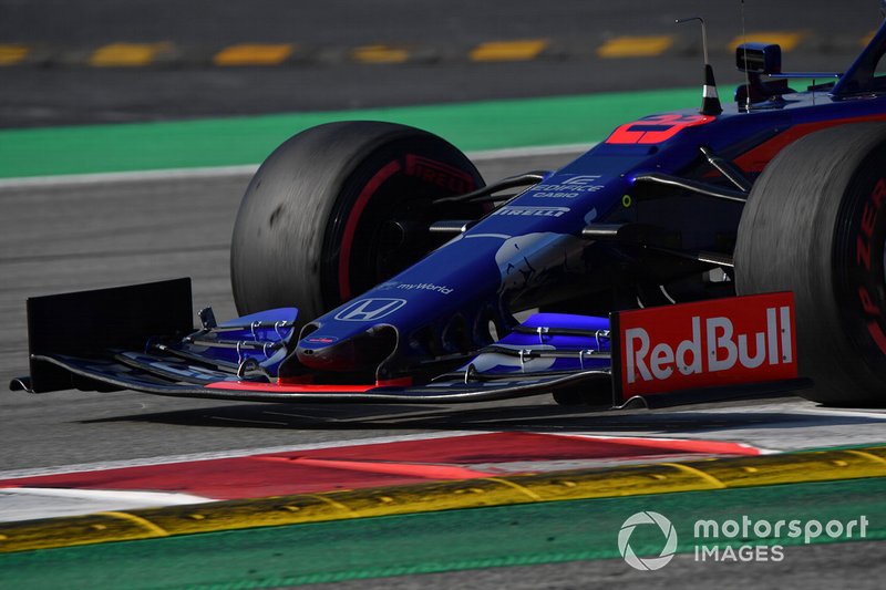 Scuderia Toro Rosso STR14 burun ve ön kanat