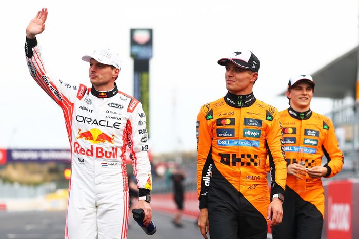 Lando Norris, McLaren, Oscar Piastri, McLaren, Max Verstappen, Red Bull Racing