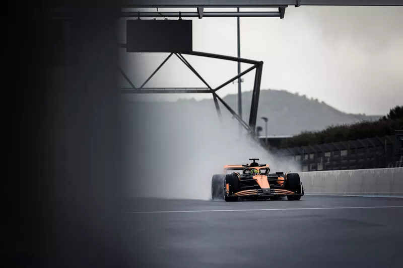 Lando Norris, McLaren lors des essais Pirelli
