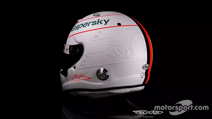 Capacete de Sebastian Vettel em homenagem a Michael Schumacher no GP de Eifel de F1