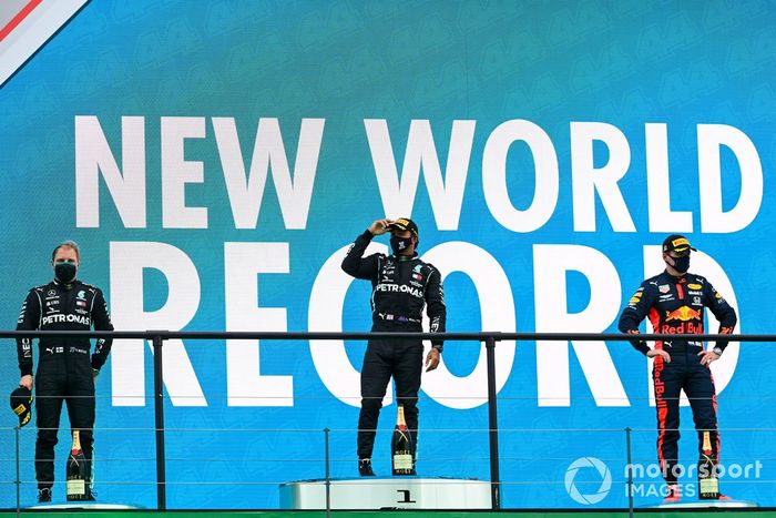 Podio: Lewis Hamilton, Valtteri Bottas, Max Verstappen