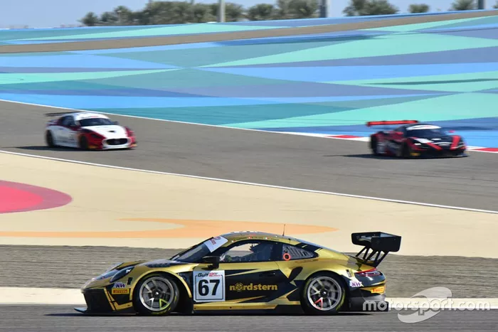 #67 Dinamic Motorsport, Porsche 911 GT3R: Roberto Pampanini, Mauro Calamia, Stefano Monaco