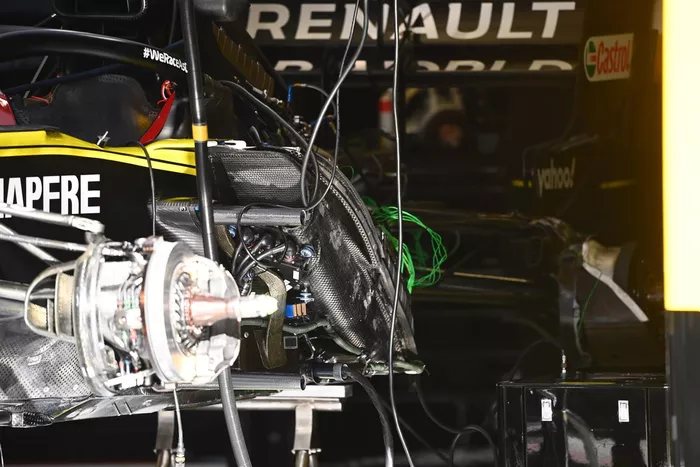 Renault F1 Team R.S.20 yan detay